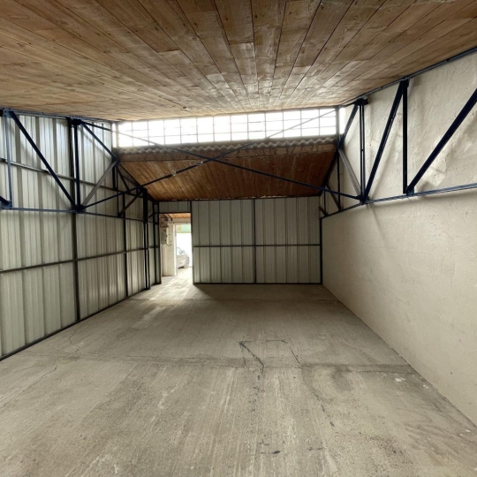 SISYPHE immobilier : Garage / Parking | PEYROLLES-EN-PROVENCE (13860) | 42.00m2 | 400 € 