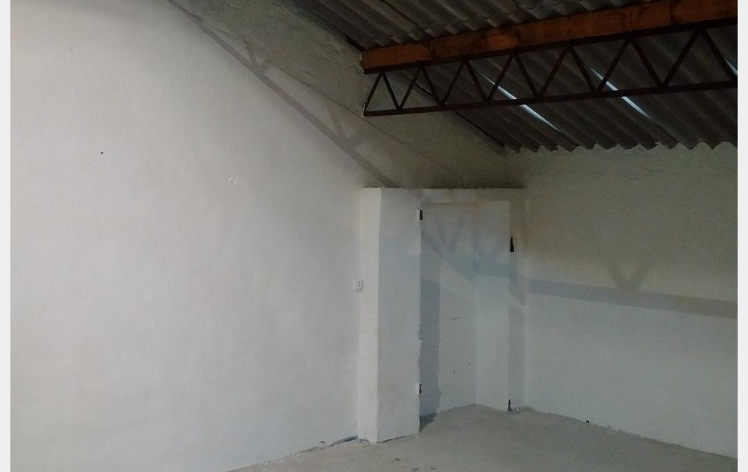 SISYPHE immobilier : Garage / Parking | MEYRARGUES (13650) | 24 m2 | 380 € 