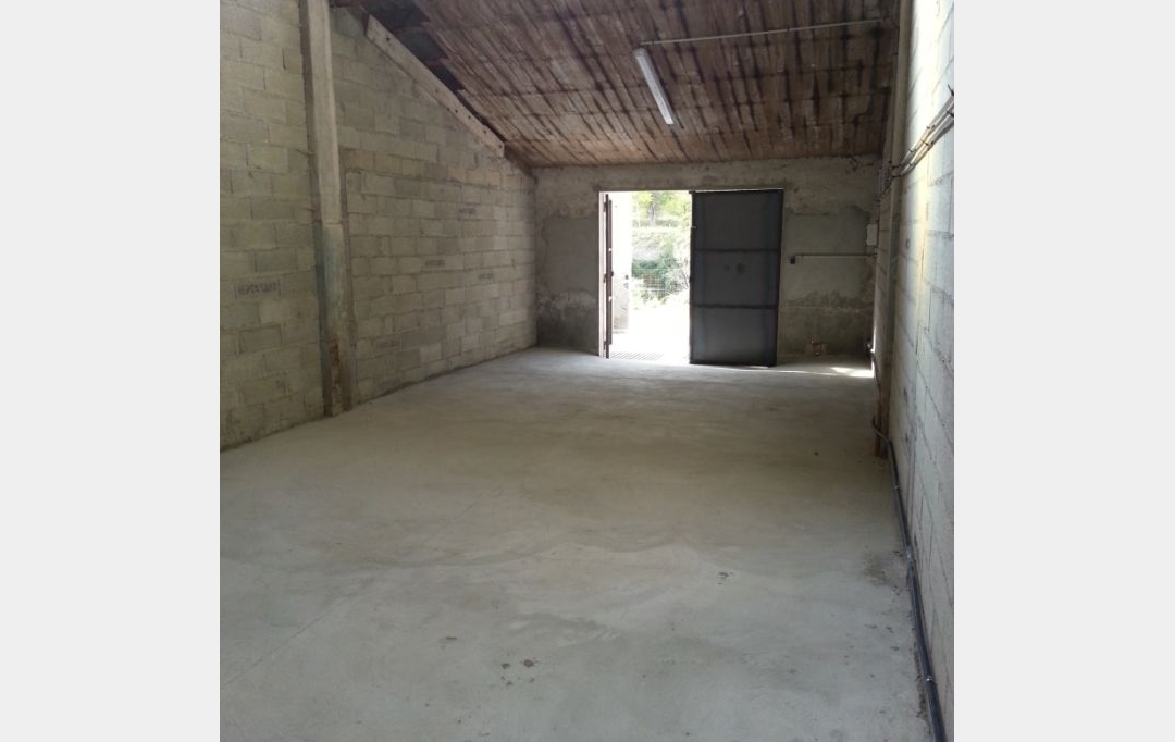 SISYPHE immobilier : Garage / Parking | MEYRARGUES (13650) | 95 m2 | 690 € 
