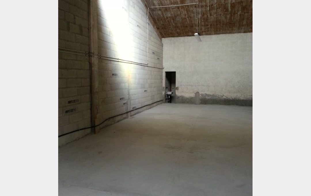 SISYPHE immobilier : Garage / Parking | MEYRARGUES (13650) | 95 m2 | 690 € 
